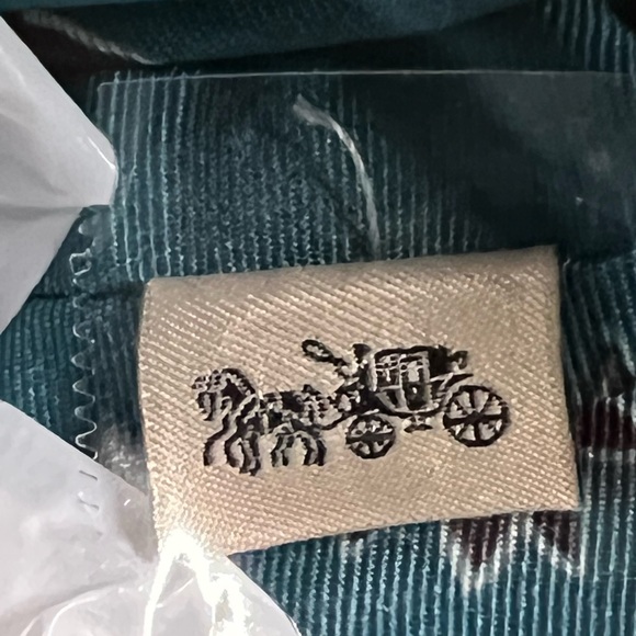 Coach Blue Round Wristlet F56581 F1780 - Picture 2 of 11